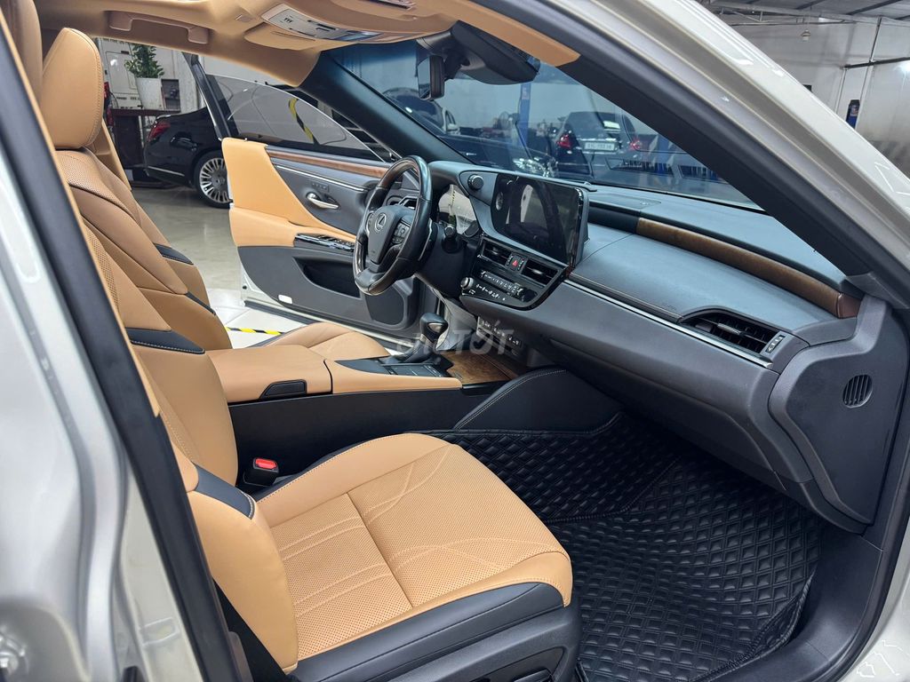 Lexus ES 250 2022 Vàng cát 12000 km. Mua bán Ô tô tại Quận Gò Vấp Tp Hồ Chí Minh được đăng bởi Hải Ô Tô hình 9