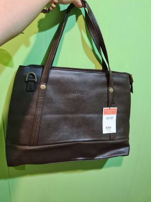 Pass túi công sở hiệu Lee Tee. Mua bán Túi xách tại Thành phố Long Xuyên An Giang được đăng bởi Nguyen Thi Thuy Linh