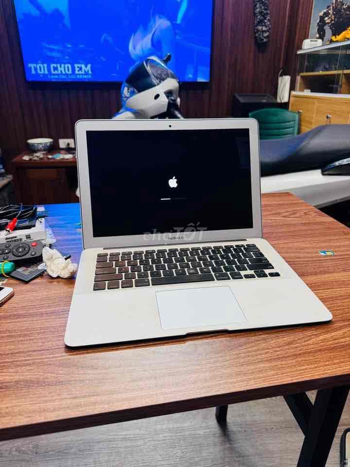 Apple MacBook Air 2017 i5 8GB SSD Bạc. Mua bán Laptop tại Quận Hoàn Kiếm Hà Nội được đăng bởi Trần Bê hình 1