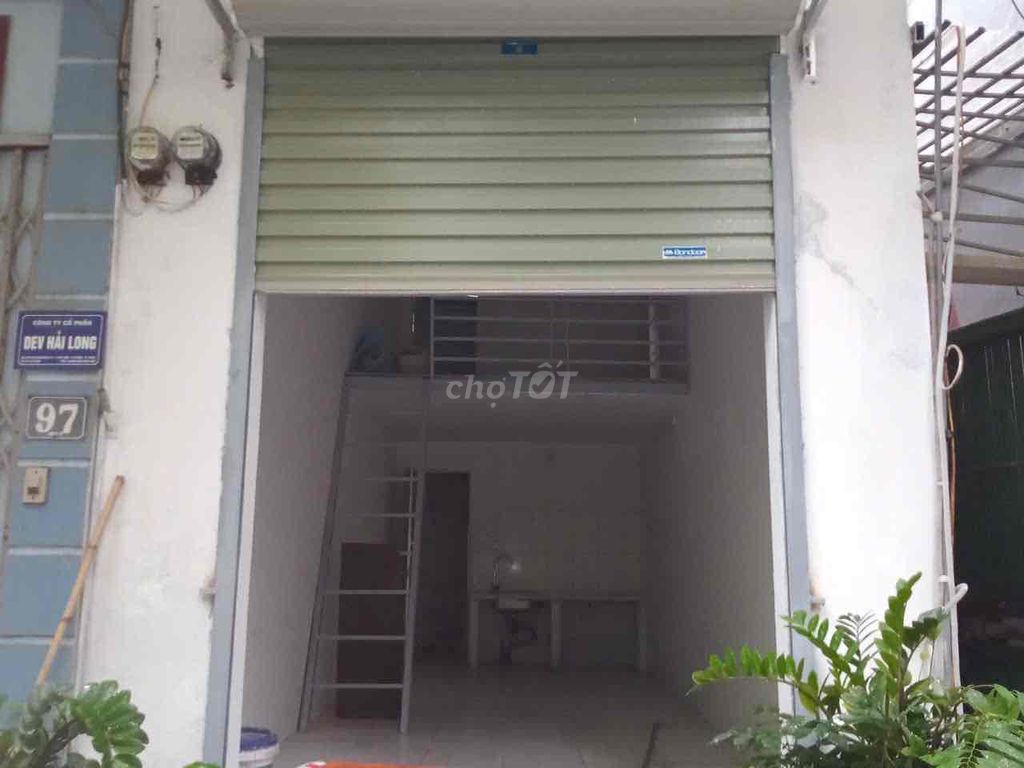 cần cho thuê nhà ở + bán hàng được MT2,8 m x 9