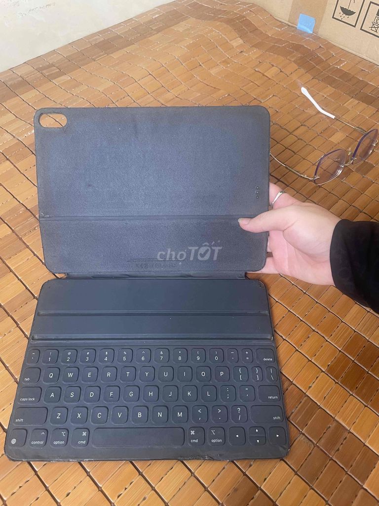 cần bán gấp Apple Magic Keyboard Folio. Mua bán Phụ kiện (Màn hình, Chuột...) tại Thành phố Thanh Hóa Thanh Hóa được đăng bởi Linh Lê hình 1