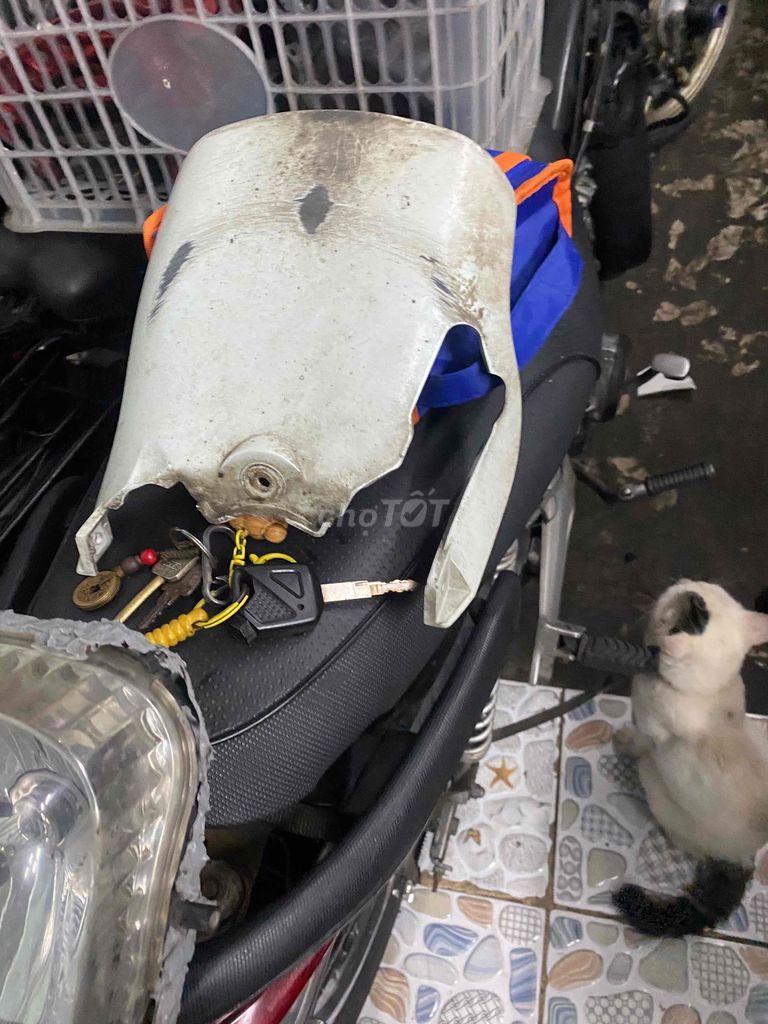 rè đèn đuôi sau với chụp quạt xe cuxi bán như hình. Mua bán Phụ tùng xe tại Quận Bình Tân Tp Hồ Chí Minh được đăng bởi Điệp hình 8