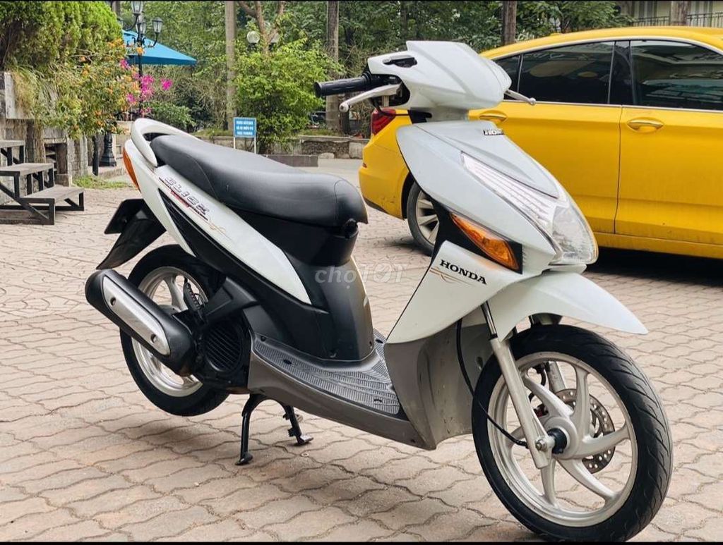 Xe honda Click màu trắng hà nội. Mua bán Xe máy tại Quận Cầu Giấy Hà Nội được đăng bởi Thế anh hình 2