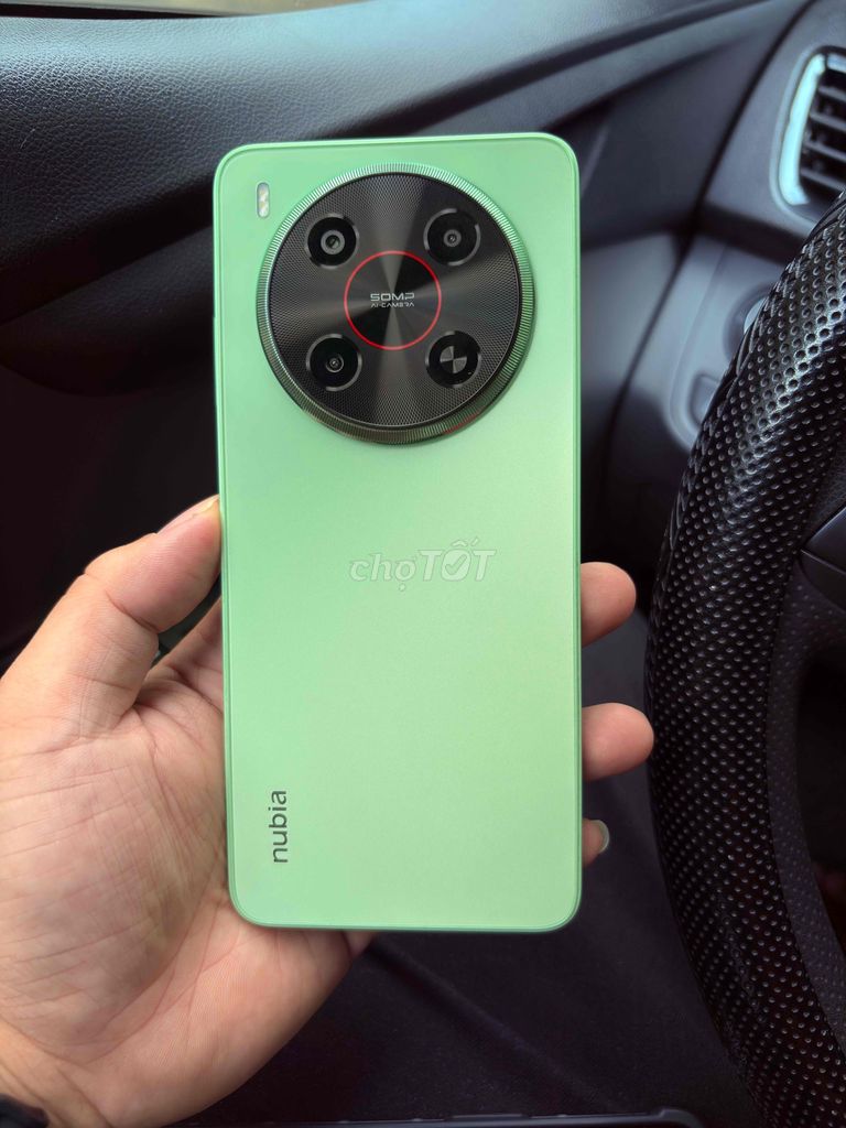 máy Nubia V70 Max