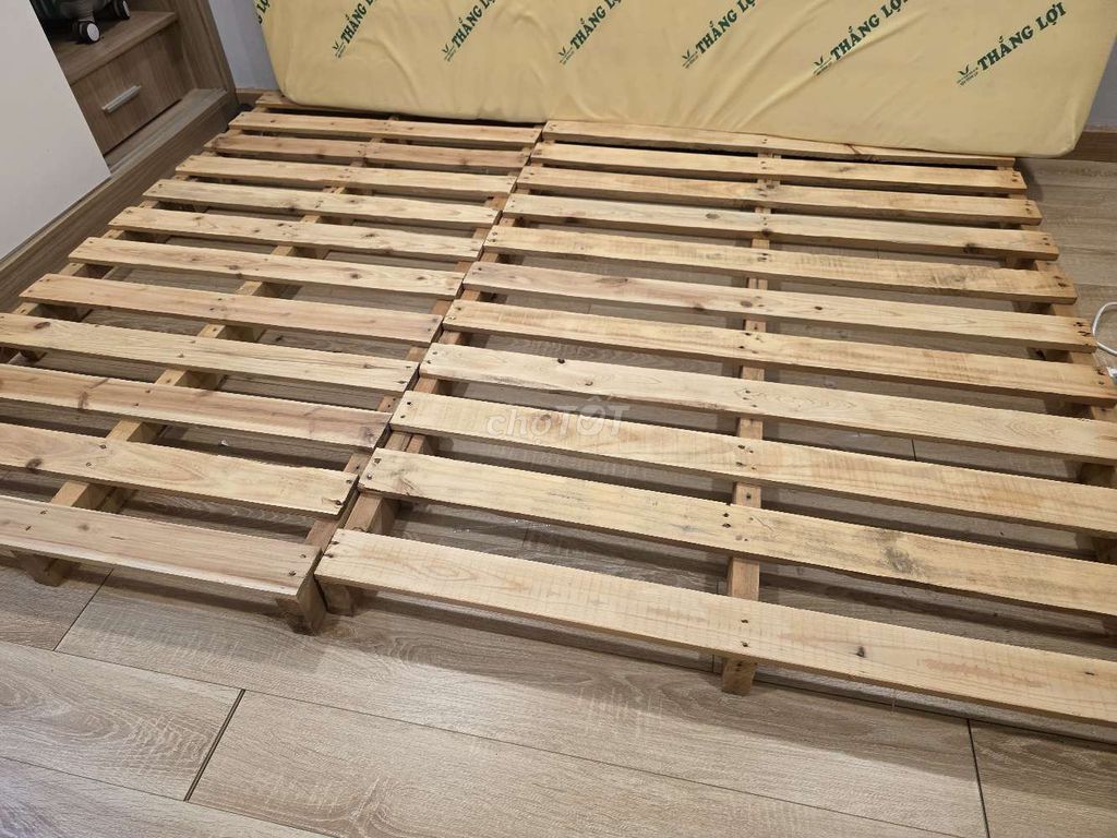 Giường pallet Gỗ Vàng 1m6x2m Rất mới. Mua bán Giường, chăn ga gối nệm tại Quận Sơn Trà Đà Nẵng được đăng bởi M hình 1