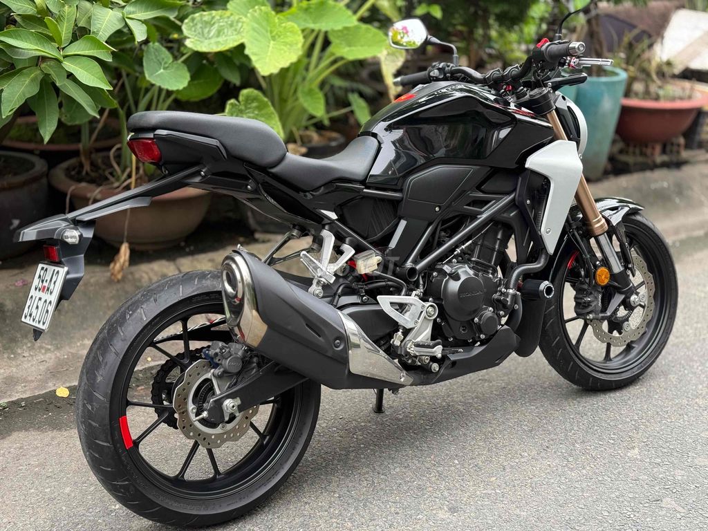 Honda cb300r odo 14.000km, zin keng bstp chính chủ. Mua bán Xe máy tại Quận 6 Tp Hồ Chí Minh được đăng bởi TanNguyenStore  hình 3