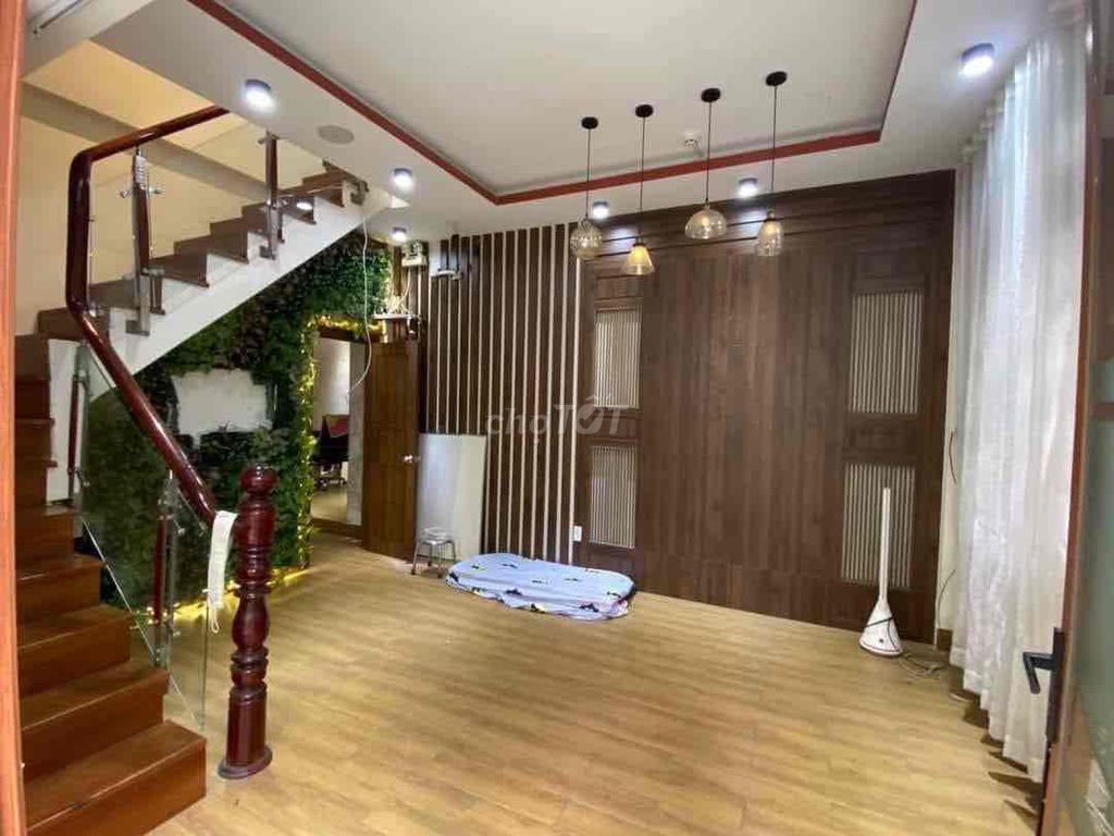 Cần cho thuê Villa ngay Nguyễn Văn Đậu P5 Bình Thạnh. DT 8x14m 4 tầng