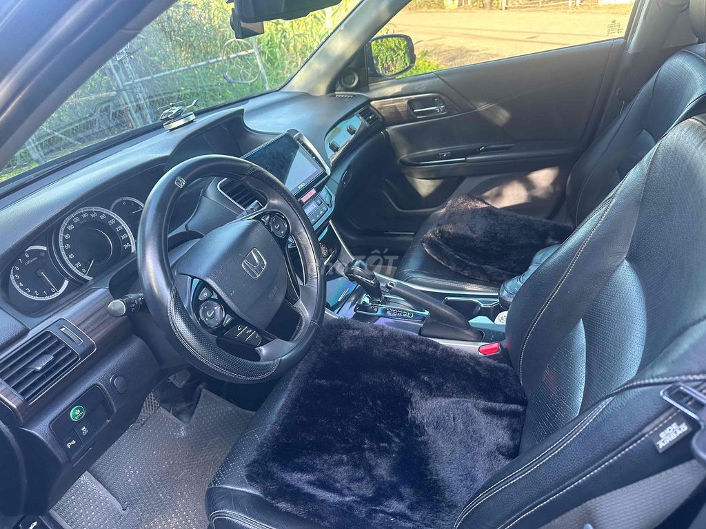 Honda Accord 2017 2.4 AT - 10000 km. Mua bán Ô tô tại Huyện Bàu Bàng Bình Dương được đăng bởi Trần Văn Quang hình 4