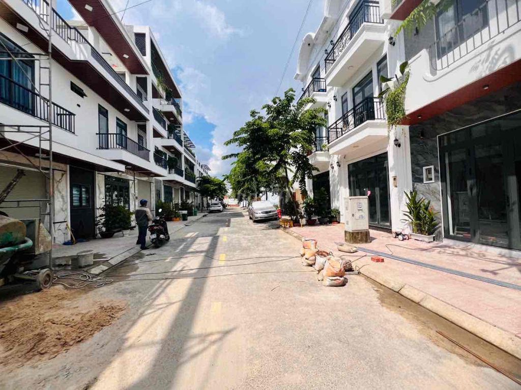 Nhà mới 2 lầu đường 12 4,48 tỷ. Mua bán Nhà ở tại Quận 12 Tp Hồ Chí Minh được đăng bởi My An hình 5