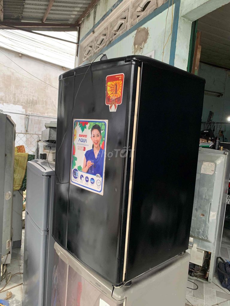 Tủ lạnh Sanyo 90L Đen đã qua sử dụng. Mua bán Tủ lạnh tại Quận Cái Răng Cần Thơ được đăng bởi Danh Phố hình 1