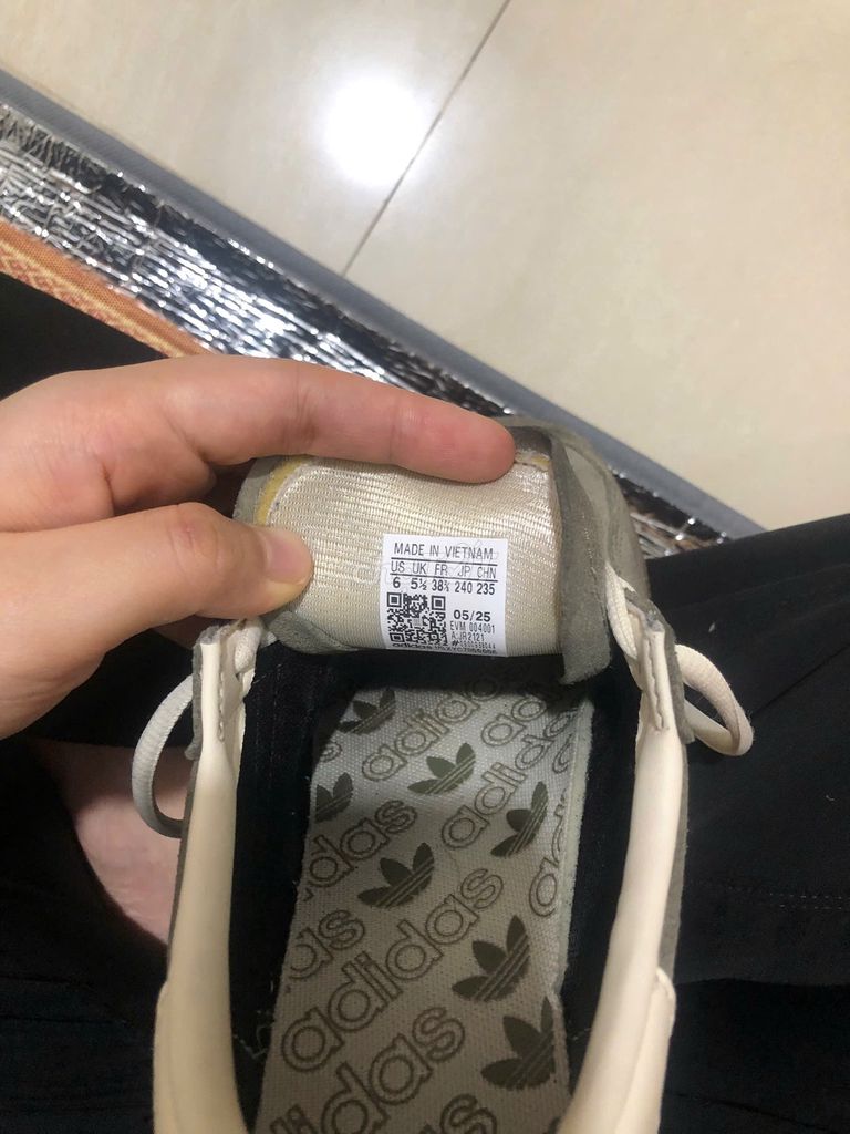 Giày thể thao Adidas Da lộn Xám 38.5. Mua bán Giày dép tại Quận 10 Tp Hồ Chí Minh được đăng bởi Mình ở SG hình 1