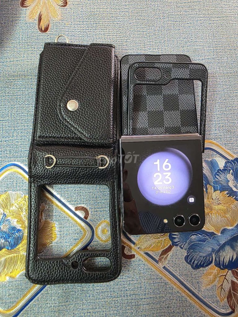 Samsung Z Flip 5 256GB. Mua bán Điện thoại tại Thành phố Long Xuyên An Giang được đăng bởi Huỳnh Lộc hình 1