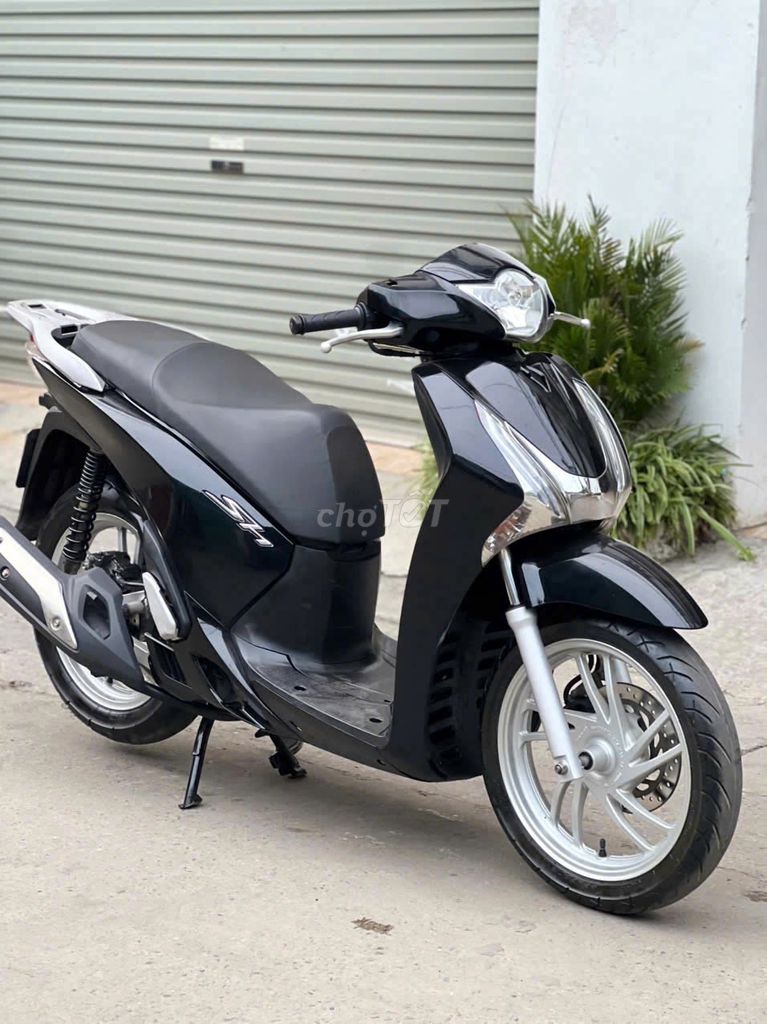 SH đăng ký đầu 2017, máy nguyên zin, chạy bốc, êm. Mua bán Xe máy tại Quận Cầu Giấy Hà Nội được đăng bởi E Thuý Hạnh hình 3