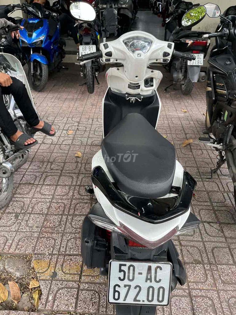 Honda Vision 2020 Smartkey Trắng đỏ. Mua bán Xe máy tại Quận 11 Tp Hồ Chí Minh được đăng bởi Hưng Từ hình 3