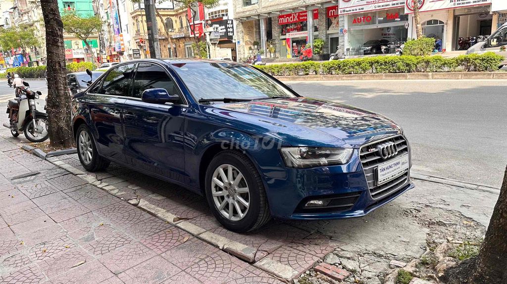 Audi A4 2014 photo 2