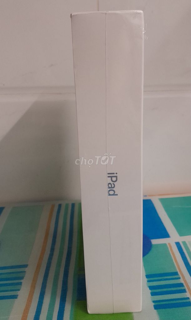 CẦN BÁN IPAD GEN 9 256GB, WIFI, MỚI NGUYÊN SEAL