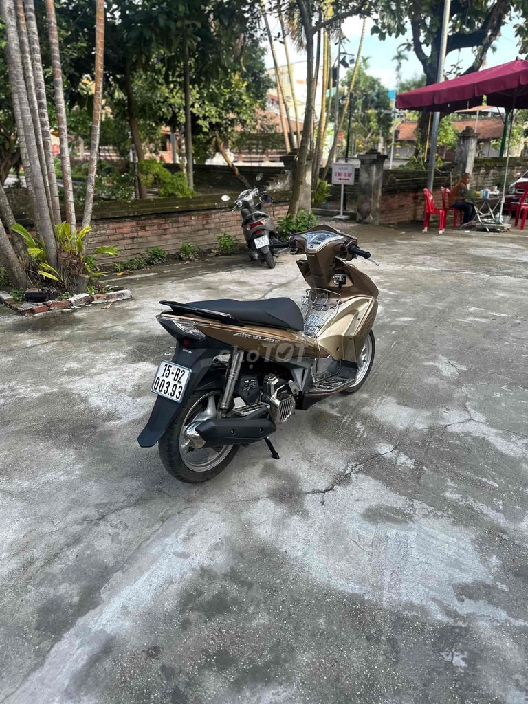 ab 2015 máy zin chính chủ. sơn nhựa mới keng. Mua bán Xe máy tại Quận Lê Chân Hải Phòng được đăng bởi Nguyễn Thế Hiếu hình 5