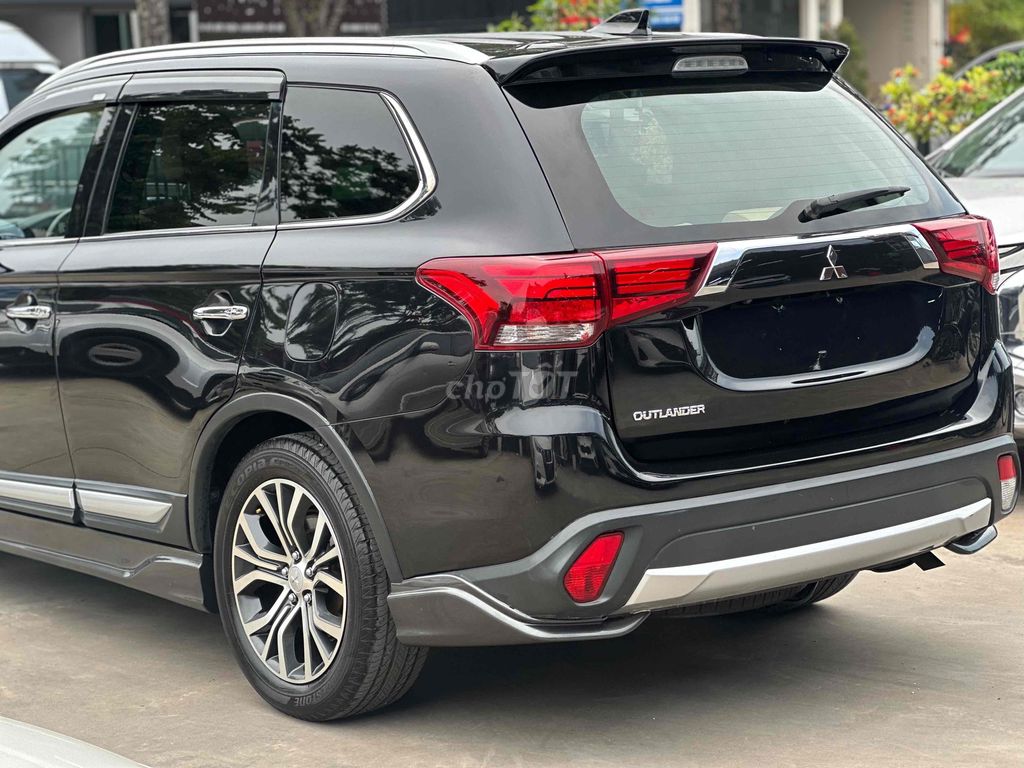Mitsubishi Outlander 2018 2.0 Premium màu đen. Mua bán Ô tô tại Quận Long Biên Hà Nội được đăng bởi BON AUTO hình 4
