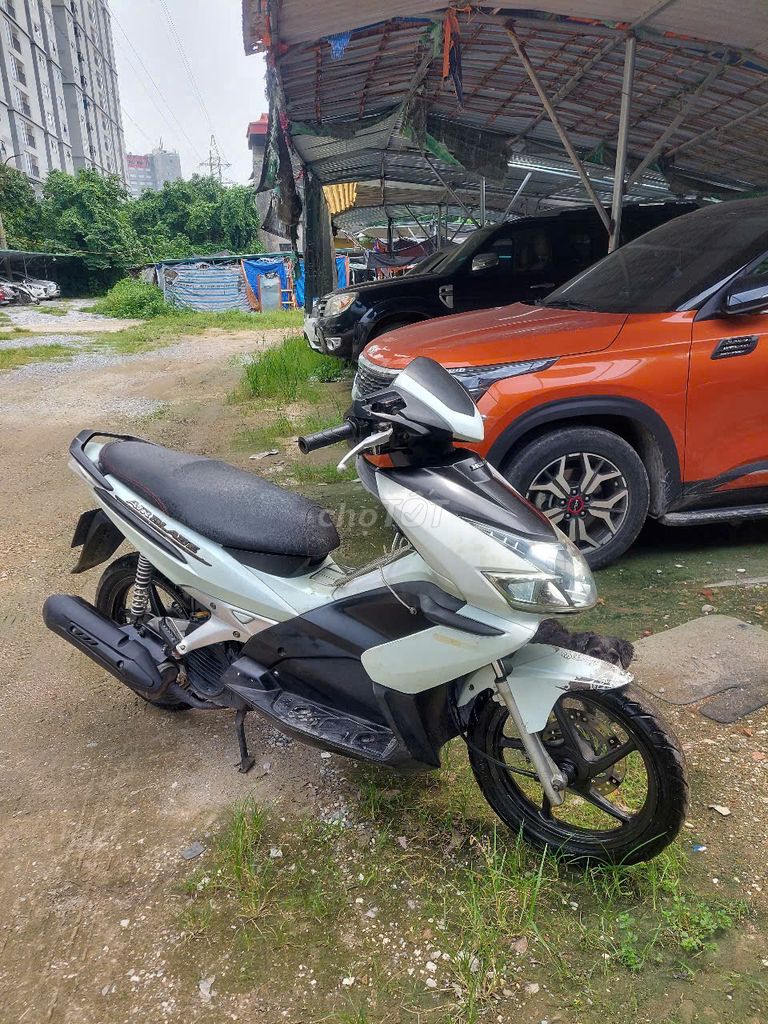 Bán xe Honda Airblade Thái mầu trắng chính chủ. Mua bán Xe máy tại Quận Hoàng Mai Hà Nội được đăng bởi hoàng lan hình 3