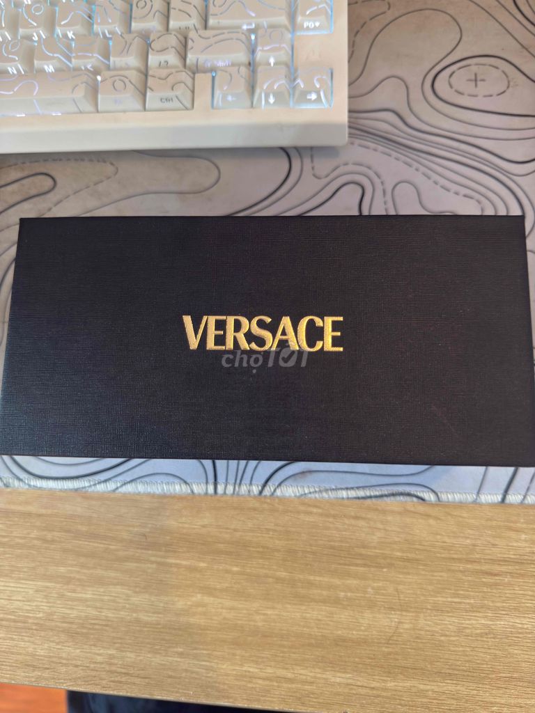Kính râm Versace Đen Cao cấp. Mua bán Phụ kiện thời trang khác tại Quận Đống Đa Hà Nội được đăng bởi Huy Tran hình 1