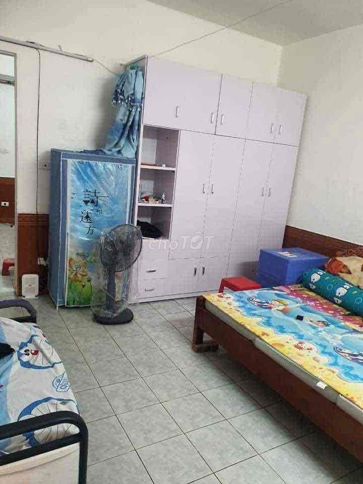 Bán căn hộ chung cư mặt đường Tân Mai - Hồ Đền Lừ 90m2 2 ngủ 2.4 tỷ
