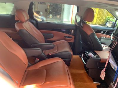 Kia Carnival màu xanh, máy dầu 2022
