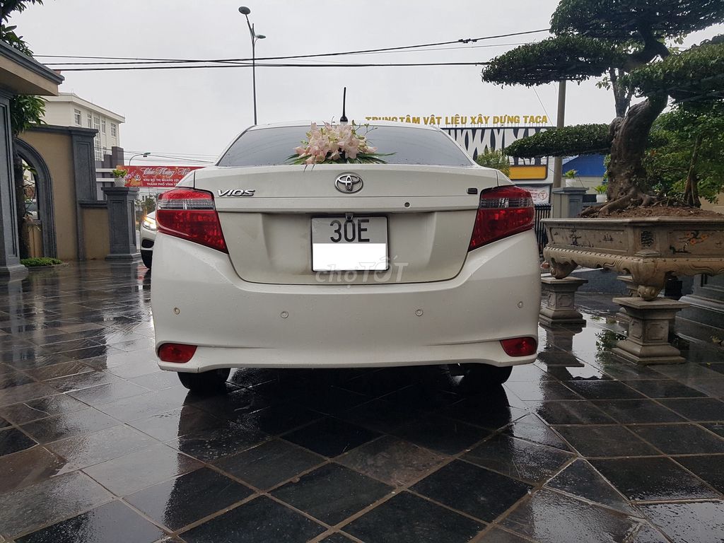 Белые детали Toyota Vios 2017 в Ханое