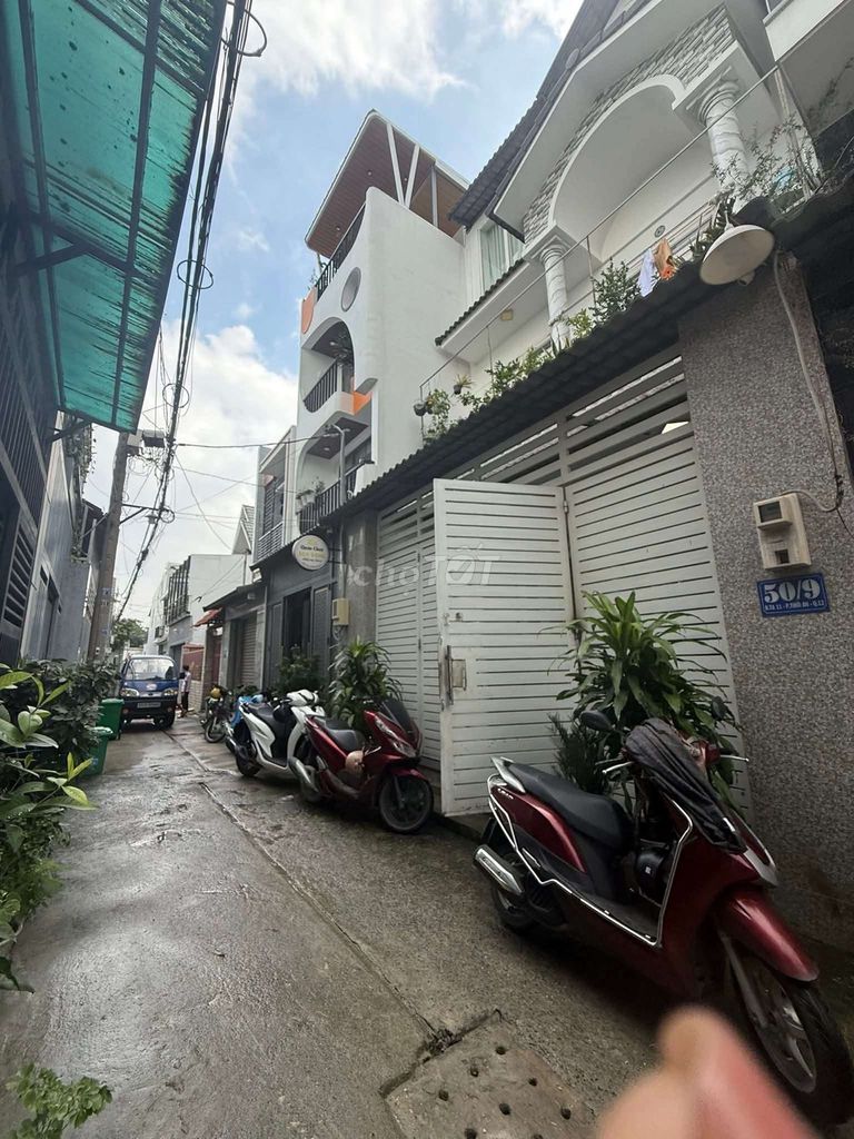 Nhà gần chợ Thới an, Diện tích đẹp  6x 15m đúc 3lầu hẻm 5m