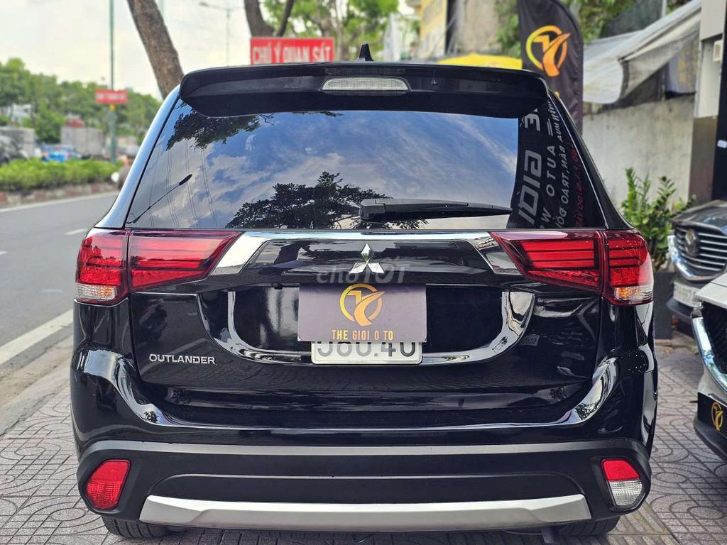 MITSUBISHI OUTLANDER 2.0 PREMIUM SX 2018 ODO 7 VẠN. Mua bán Ô tô tại Quận Gò Vấp Tp Hồ Chí Minh được đăng bởi THẾ GIỚI Ô TÔ AUTO WORLD  hình 5
