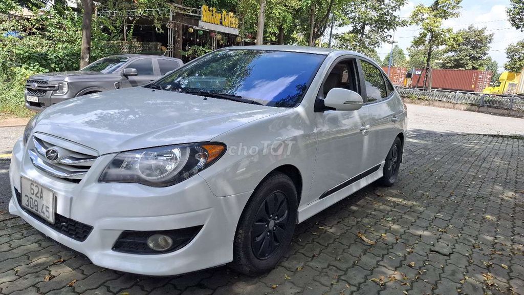 Hyundai Avante 2016 Trắng Số sàn. Mua bán Ô tô tại Thành phố Thủ Dầu Một Bình Dương được đăng bởi Quang Duẩn hình 3