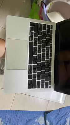 Thanh lý MACBOOK AIR 2019 TouchID nguyên zin. Mua bán Laptop tại Quận 4 Tp Hồ Chí Minh được đăng bởi Thanh Vu