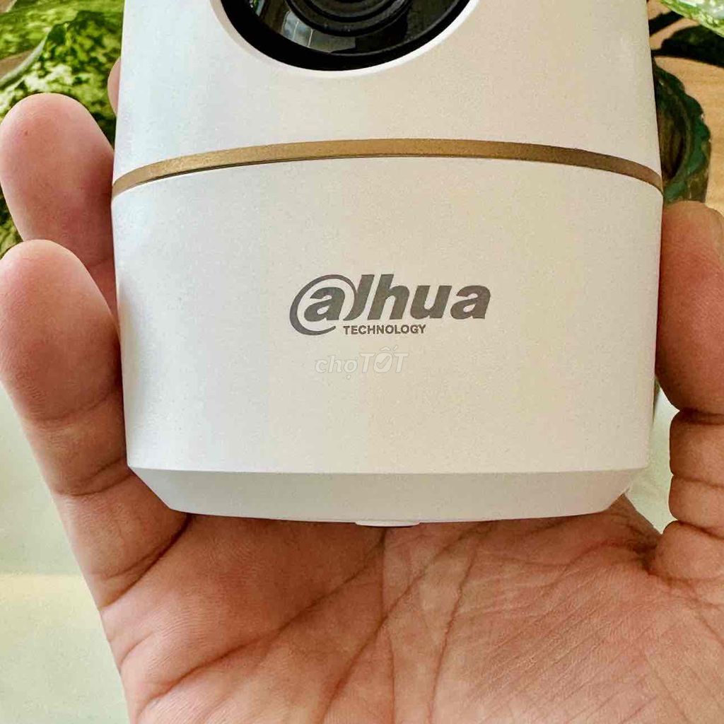 Camera wifi  Dahua DH-H2A Tặng Kèm Thẻ 64GB + Đế