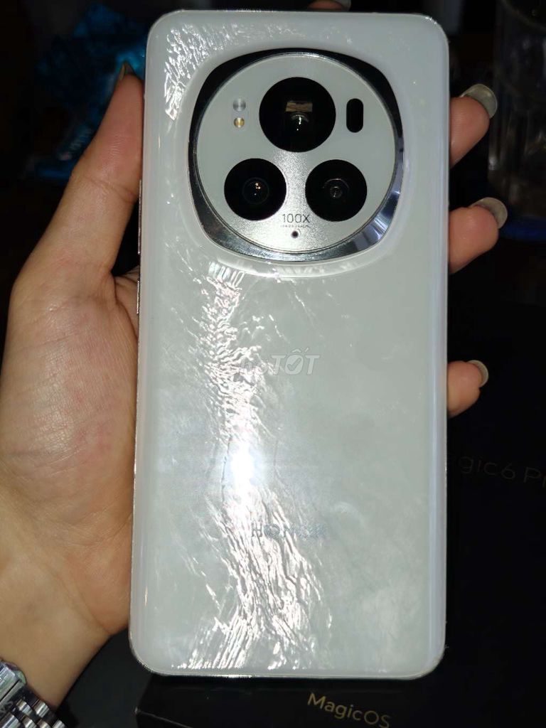 Honor Magic 6 Pro Trắng Đã sử dụng. Mua bán Điện thoại tại Quận 7 Tp Hồ Chí Minh được đăng bởi Nguyễn Bẽo hình 1