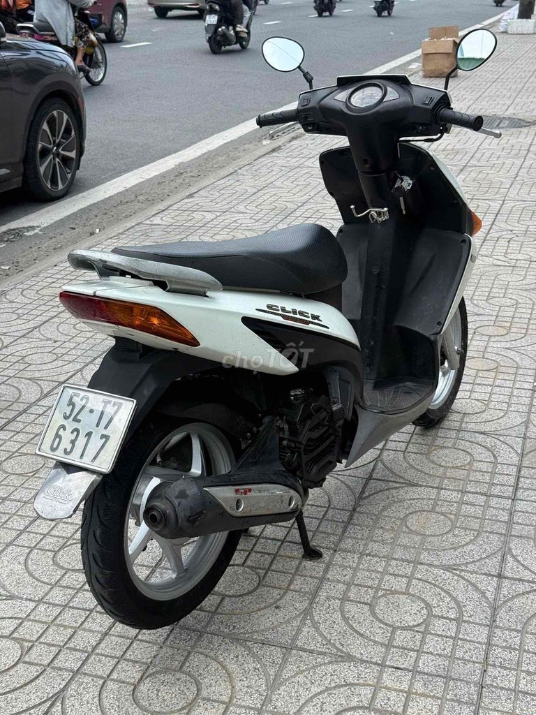Honda Click 2008, белый, городской номер