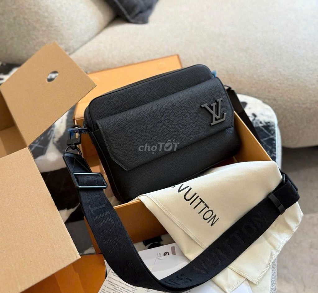 Túi  Louis Vuitton Nam Mini. Mua bán Túi xách tại Quận Gò Vấp Tp Hồ Chí Minh được đăng bởi Anh Ba  Hàng hiệu tuyển Chuyên bán Online uy tín hình 1