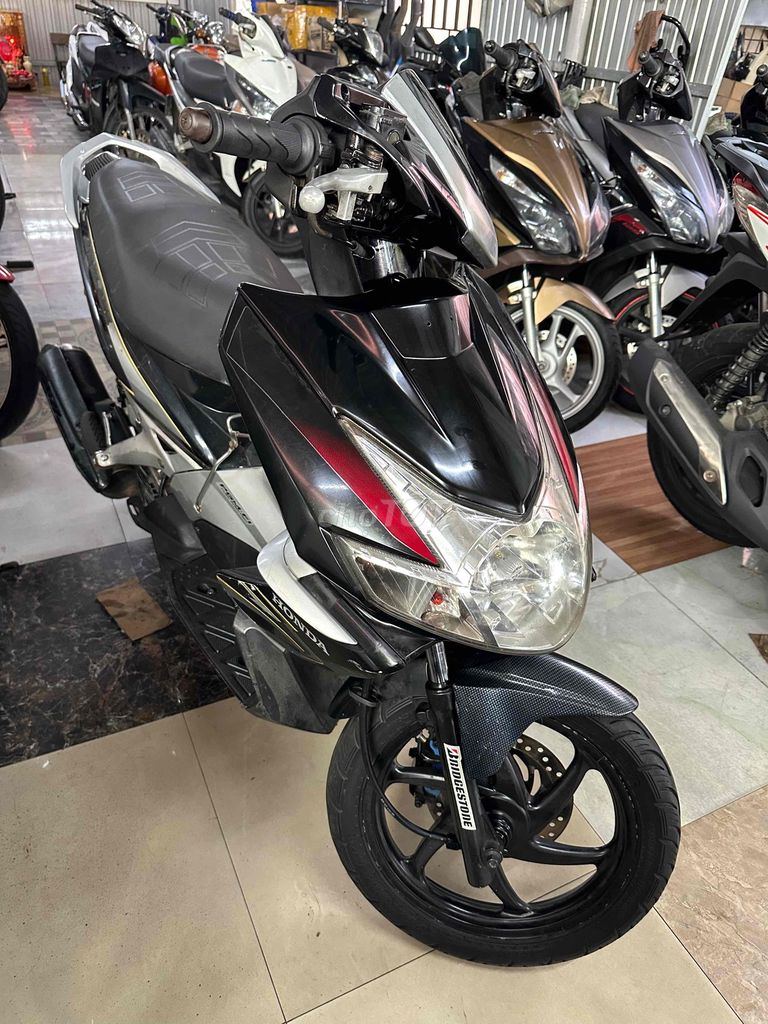 Honda Air Blade 2010 Đen Bạc vành 6 lá quá đẹp. Mua bán Xe máy tại Thành phố Huế Thừa Thiên Huế được đăng bởi Xe Máy Nhật Vy hình 4