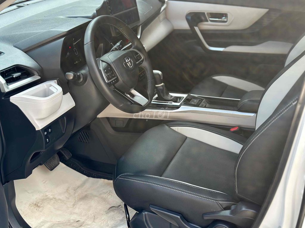 Toyota Veloz Cross Top 2022 Белый 86000 км