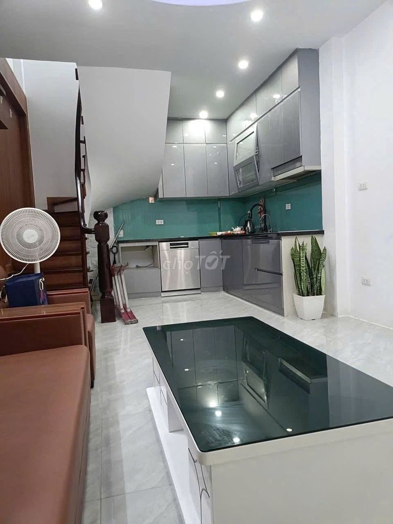 CHO THUÊ NHÀ NGÕ 639 HOÀNG HOA THÁM – 35M² x 5 TẦNG – 3PN – 13,5 TRIỆU