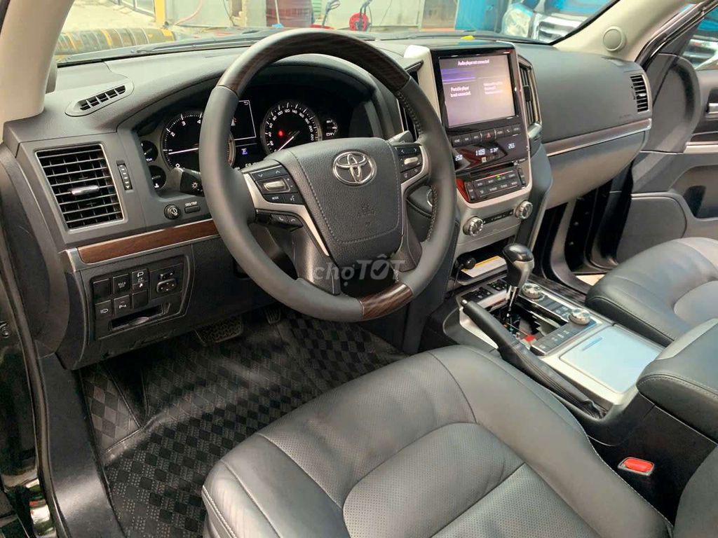 Toyota Land Cruiser xe chủ tịch thiên hạ vô địch. Mua bán Ô tô tại Quận Bắc Từ Liêm Hà Nội được đăng bởi Gia Quân hình 9