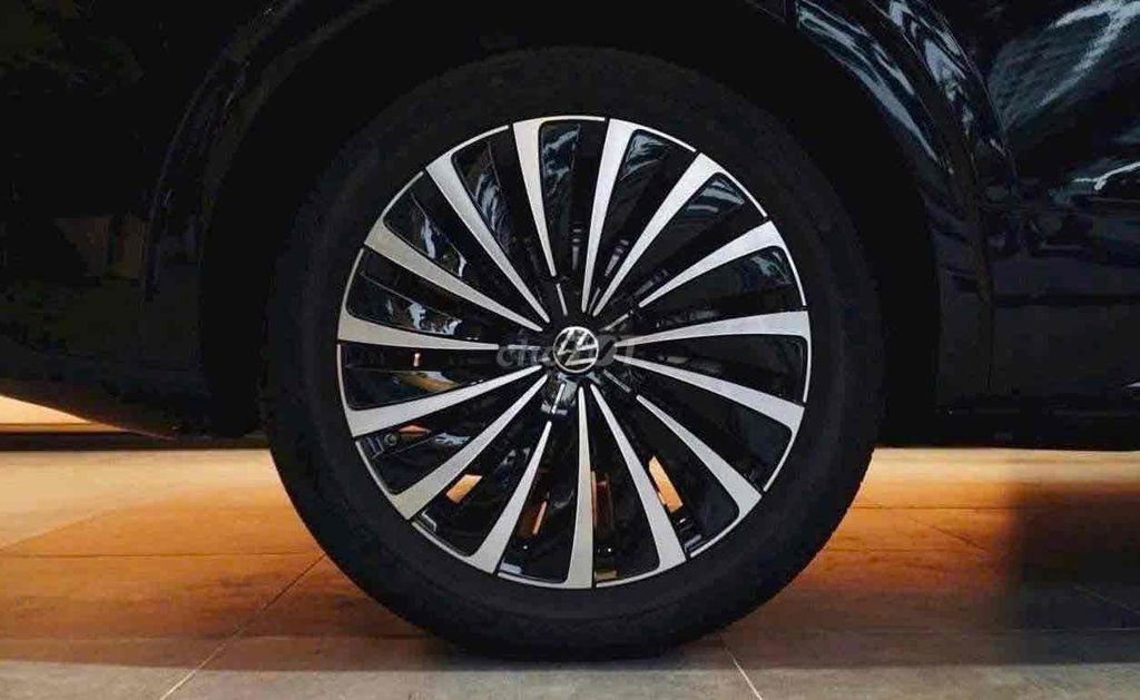 Volkswagen Viloran Đen 7 chỗ. Mua bán Ô tô tại Quận 5 Tp Hồ Chí Minh được đăng bởi Hưng Trang Volkswagen hình 4