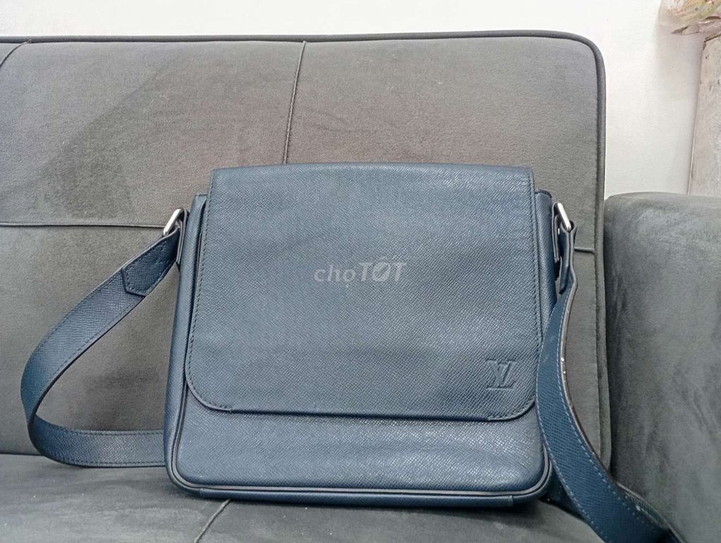 Túi đeo chéo Louis Vuitton Da Xanh Đậm Cũ. Mua bán Túi xách tại Quận 1 Tp Hồ Chí Minh được đăng bởi Phú Đồ Cổ hình 1