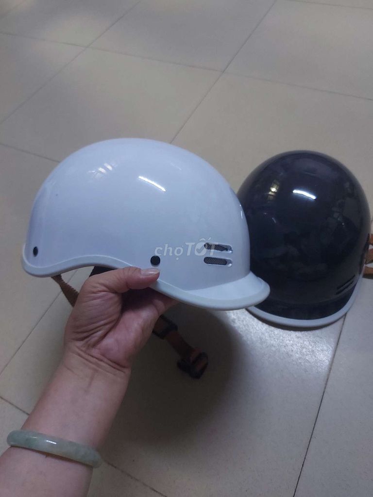 Nón bảo hiểm Cá heo Trắng, Xám đen. Mua bán Phụ kiện thời trang khác tại Quận 8 Tp Hồ Chí Minh được đăng bởi Quan mieu nhi hình 1