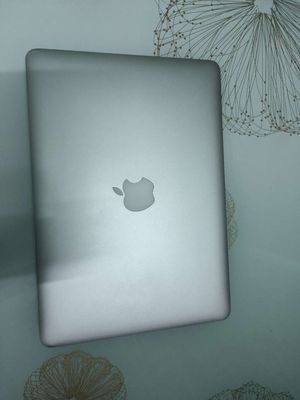 Cần bán nhanh Macbook pro 2015 máy đẹp pin trâu