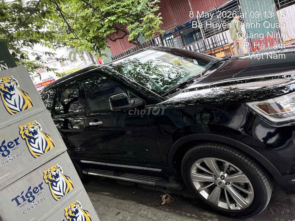 Ford Explorer SUV Đen 64304.8 km