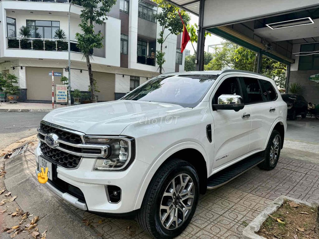 Ford Everest 2024 Titanium 2.0 AT 4x2 - 41000 km. Mua bán Ô tô tại Thành phố Biên Hòa Đồng Nai được đăng bởi Peacemaker hình 2