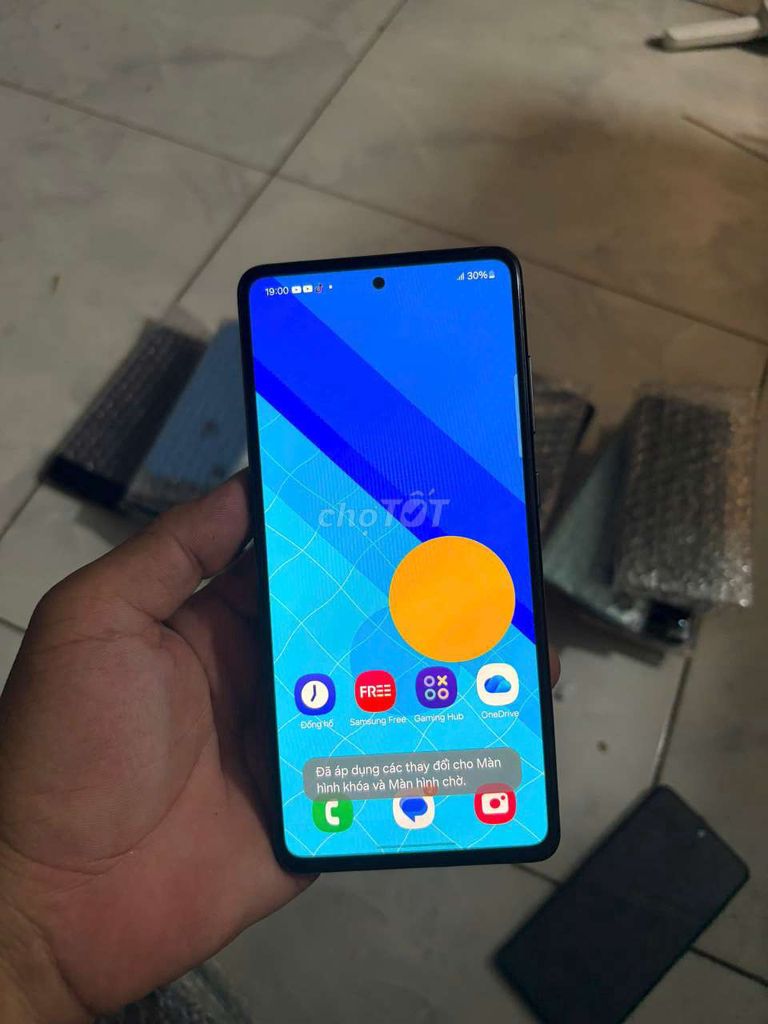 Samsung Galaxy A72 256GB vỏ xấu . Mua bán Điện thoại tại Thành phố Vị Thanh Hậu Giang được đăng bởi Hau mobile hình 1
