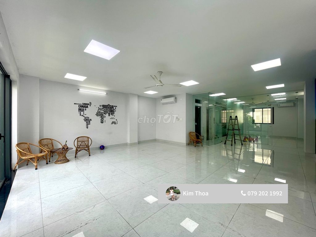 Văn phòng 7x15m sàn, có 1 phòng họp - KĐT Vạn Phúc. Giá chỉ 12 triệu