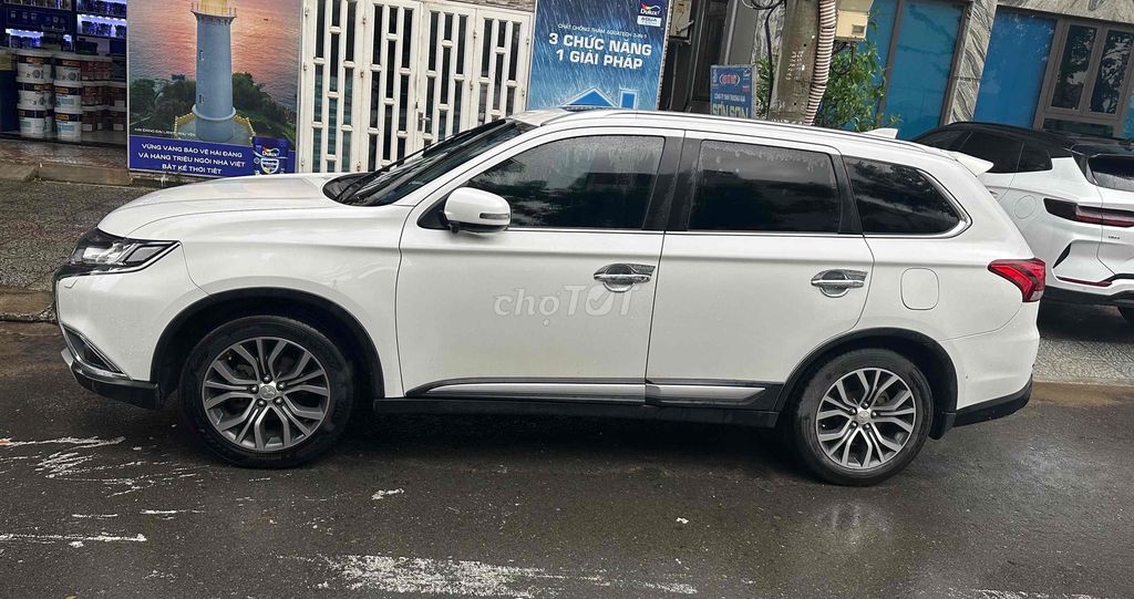 Xe gia đình đang đi cần bán. Mua bán Ô tô tại Quận Cẩm Lệ Đà Nẵng được đăng bởi Vi Oanh hình 2