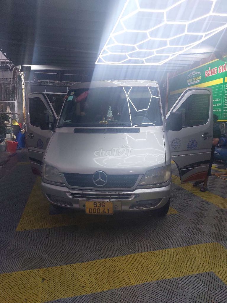 Mercedes-Benz Sprinter 2009 Серебристый 900 кг / 6 мест