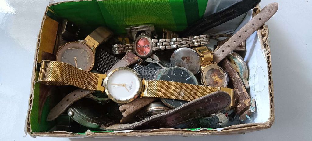 (Đã bán) Đồng hồ xác + 5 dây đồng hồ ngẫu nhiên. Mua bán Đồng hồ tại Thành phố Vĩnh Long Vĩnh Long được đăng bởi Shop Vĩnh Long  hình 1